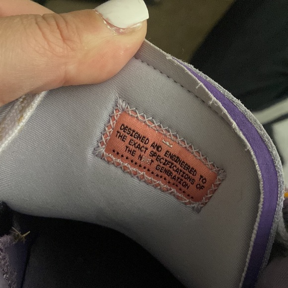 EUC Mens Pink Diamond Lebrons - Picture 5 of 7